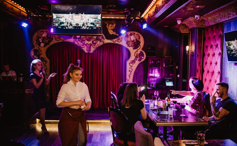 Арендовать Профессионально оборудованный караоке-зал