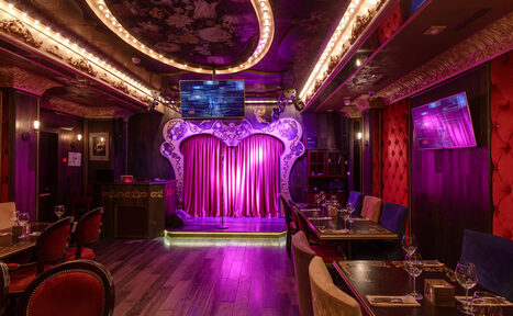 Арендовать Профессионально оборудованный караоке-зал