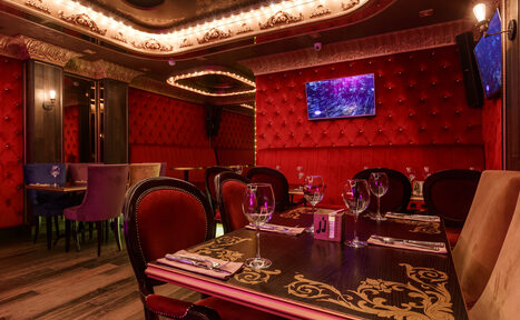 Арендовать Профессионально оборудованный караоке-зал