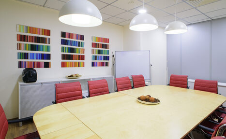 Арендовать Коворкинг ОАК24 Учебный класс с экраном