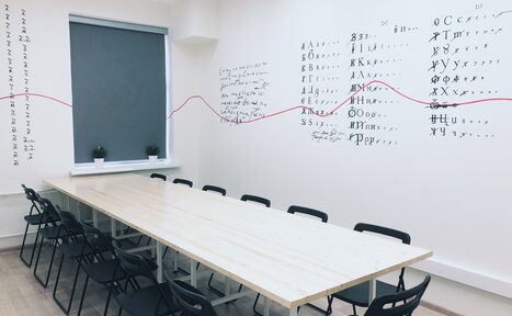 Арендовать KES Rooms Тренинг-зал с партами