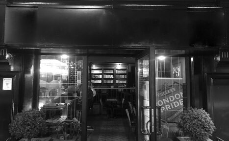 Арендовать Edward`s pub. Лофт в стиле английского паба 