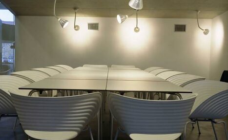 Арендовать Glass Meeting Room at Laban Building