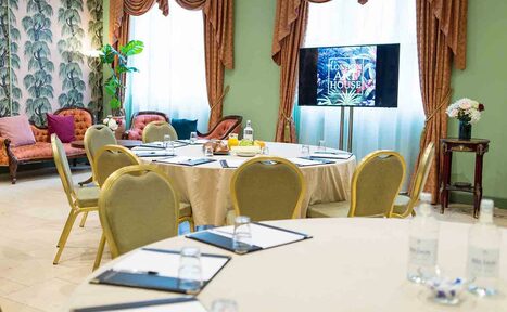 Арендовать Rococo at London Art House