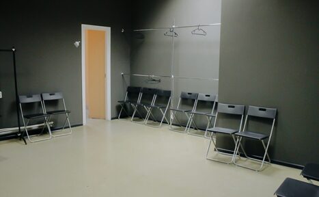 Арендовать Summertime Swing Зал с большими зеркалами