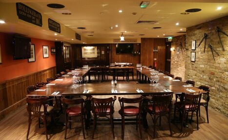 Арендовать Grill Room at Davy's at Canary Wharf