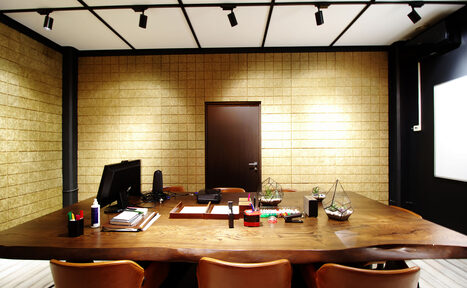 Арендовать Telegraph Hall Современный зал с большим столом