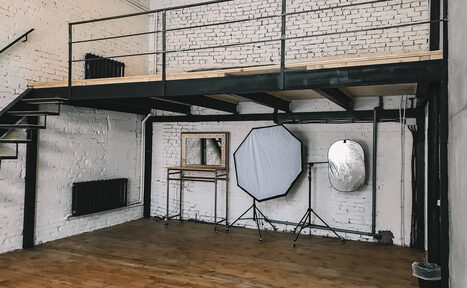 Арендовать Come In Loft Двухуровневый индустриальный лофт