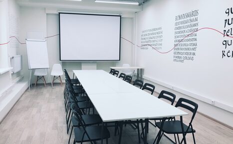 Арендовать KES Rooms. Большой зал для обучающих мероприятий