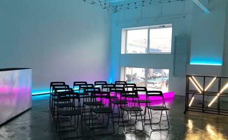 Арендовать Qweex Campus Неоновый лофт на Савеловской