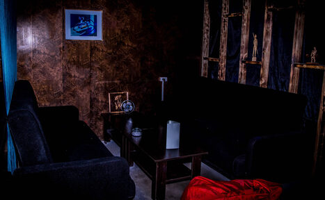 Арендовать Лофт с диванами и баром