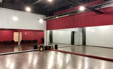 Арендовать Gusyaka Club Танцевальный зал в центре города