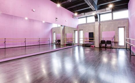 Арендовать Gusyaka Club Зал для танцев в лофтовом стиле