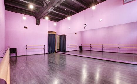 Арендовать Gusyaka Club Зал для танцев в лофтовом стиле