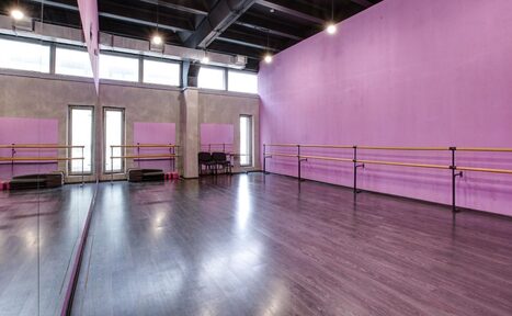 Арендовать Gusyaka Club Зал для танцев в лофтовом стиле