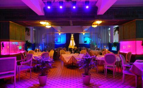 Арендовать Ресторан Владивосток. Банкетный зал со сценой