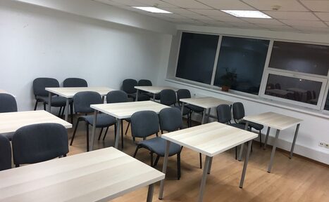 Арендовать Тренинг-зал с партами в Казани