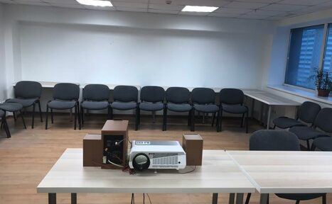 Арендовать Тренинг-зал с партами в Казани