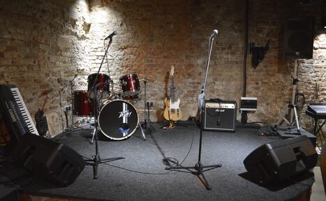 Арендовать Бар "КвARTирник"