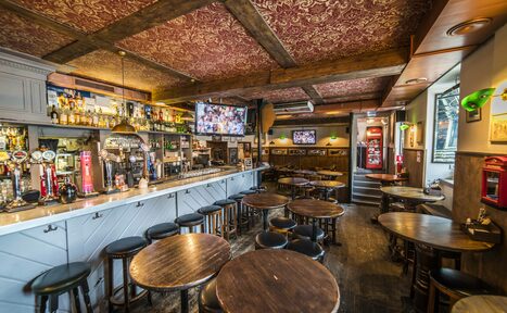 Арендовать Джон Донн. Спортивный бар под закрытие