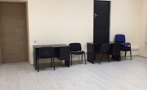 Арендовать Светлый зал с большими окнами