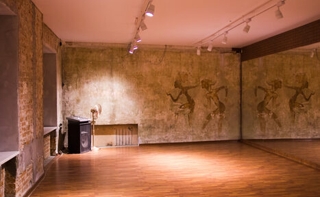 Арендовать The ТЕРРИТОРИЯ Танцевальный зал с кирпичными стенами
