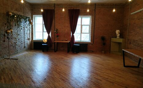 Арендовать Event Space Лофт-пространство с кирпичными стенами