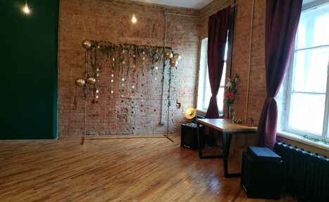 Арендовать Event Space Лофт-пространство с кирпичными стенами