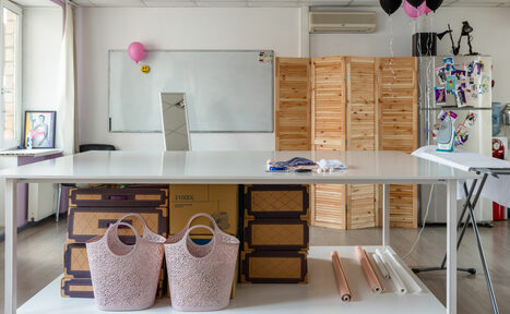 Арендовать Светлое помещение с оборудование для кройки и шитья