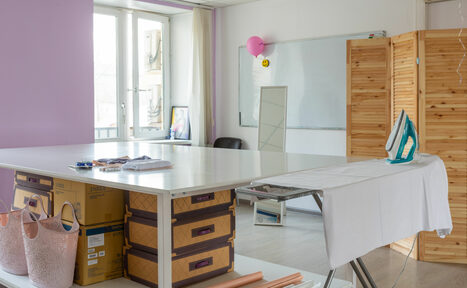 Арендовать Светлое помещение с оборудование для кройки и шитья