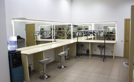 Арендовать Светлый зал с зеркалами