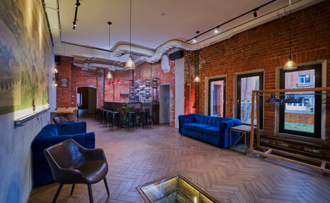 Арендовать Campus Loft. Лофт-пространство с синими диванами