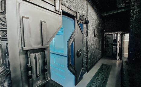 Арендовать Apriori Photo Белый лофт с неоновой подсветкой