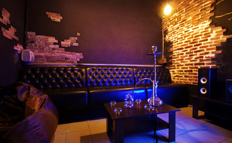 Арендовать Кальянная Steam Machine. Темный лофт с кальянами