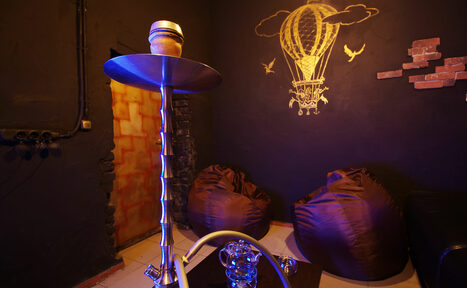 Арендовать Кальянная Steam Machine. Темный лофт с кальянами