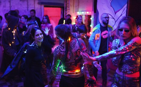 Арендовать Graf-Studio. Светлый стилизованный лофт