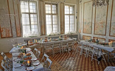 Арендовать Graf-Studio. Светлый стилизованный лофт