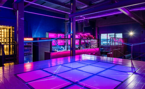 Арендовать NEON Bar Лофт с неоновой подсветкой на Кутузовской