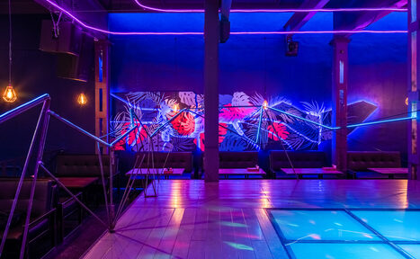 Арендовать NEON Bar. Лофт с неоновой подсветкой 