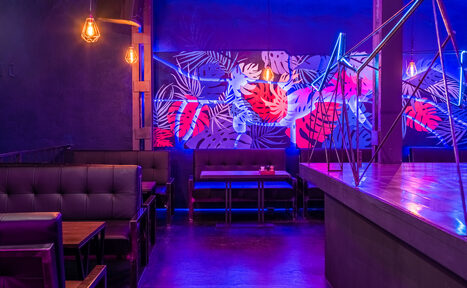 Арендовать NEON Bar. Лофт с неоновой подсветкой 