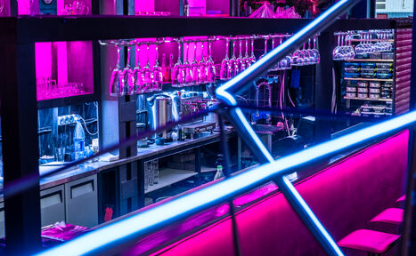 Арендовать NEON Bar. Лофт с неоновой подсветкой 
