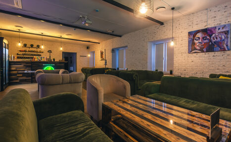 Арендовать Лаунж-бар Friends place в центре