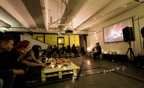 Арендовать JamTown Яркая lounge-зона