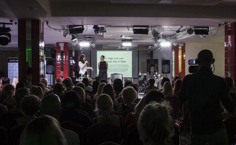 Арендовать Red Hall - большой зал с барной стойкой