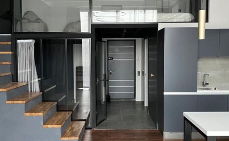 Арендовать IQ апартаменты Двухуровневый лофт с панорамными окнами