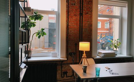 Арендовать Возьми Кисть Школа Рисования Студия в светлых тонах