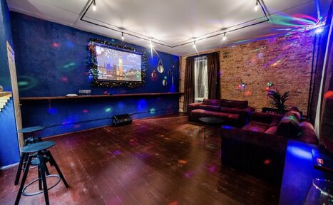 Арендовать Лофт с диванами и диско-шаром