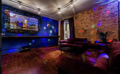 Арендовать Лофт с диванами и диско-шаром