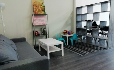 Арендовать TG's place! Уютное, светлое помещение с большими окнами