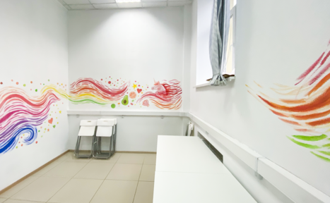 Арендовать Светлая комната с ярким рисунком